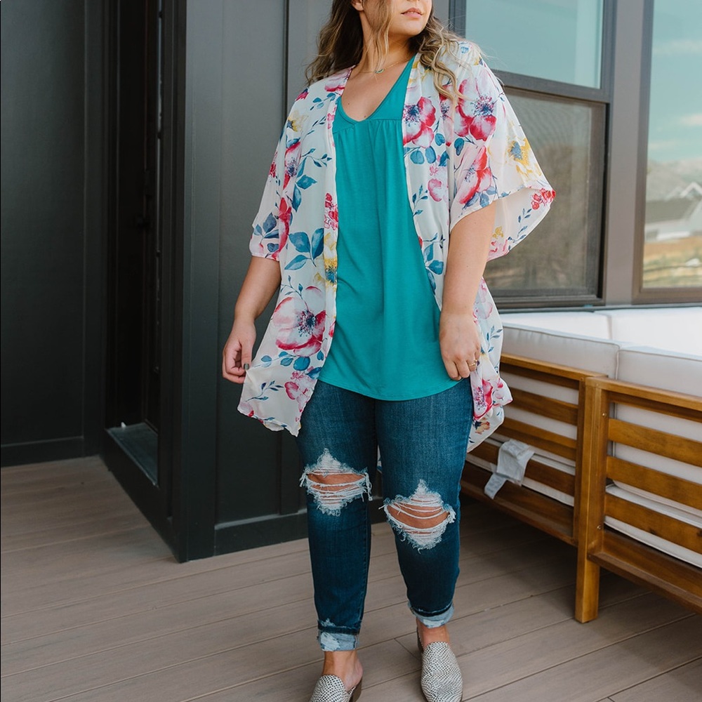 Lightweight Floral Kimono in Ivory - Picture 7 of 10